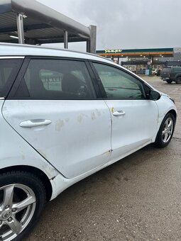 KIA Ceed 1.6 crdi , havarované - 4