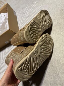 Ugg - 4