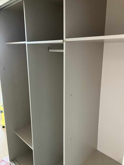 Šatníková skriňa farba kašmír 3x zrkadlové posuvné dvere - 4