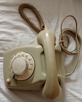 Starý retro telefon - 4