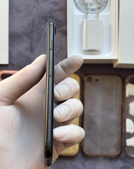 Apple iPhone 7 128 GB Black - 4