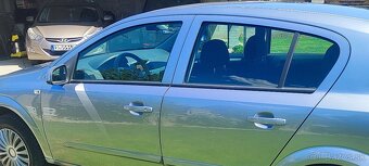 Opel Astra Hatchback 1,4 benzín - 4