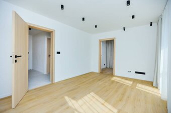 NOVOREKONŠTRUOVANÝ 4 - IZBOVÝ BYT , UL. HUMENSKÁ, TERASA - 4