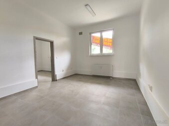 Priestor vhodný pre dve ambulancie na predaj v centre obce - 4