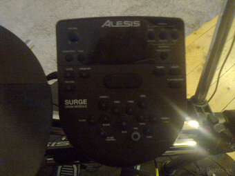 Elektricke bubny + sluchadla a stolica - 4