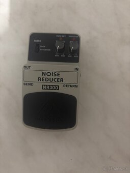 Valeton GP-100 a Behringer NR300 Noise Reducer - 4
