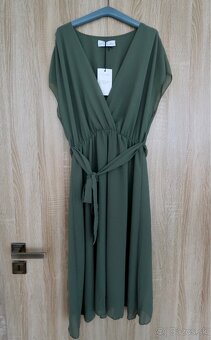 Khaki šaty s výstrihom - 4