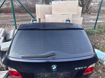 Predám kufrov dvere na e61 - 4