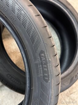245/45R19 - 4
