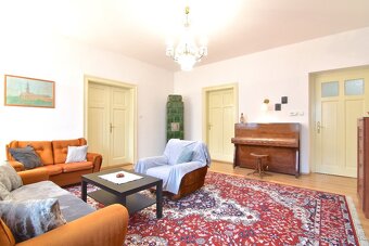 Veľký 2-izbový byt vo vintage štýle s pivnicou,centrum Nitry - 4