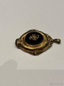 Zlatý prívesok - 4