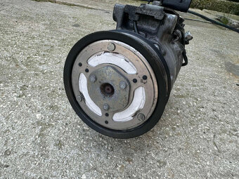 Kompresor klimatizácie Audi A6 C7 (4M0820803J) - 4