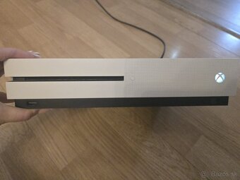 XBOX ONE S - 1 TB + drátový ovládač a 5 hier - 4