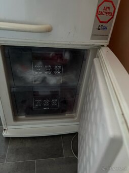 Predám staršiu chladničku s mrazničkou Bosh - 4