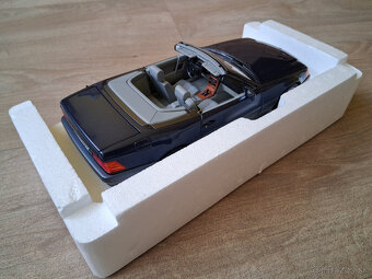Mercedes-Benz 1:18 - 4