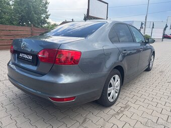 Volkswagen Jetta 1.6 TDI Comfortline DSG - 4