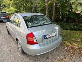 Hyundai Accent - 4