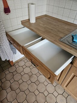 Masívna kuchynská linka z Nemecka so spotrebičmi - 4