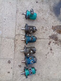 Predám tieto hydromotory 6 ks - 4
