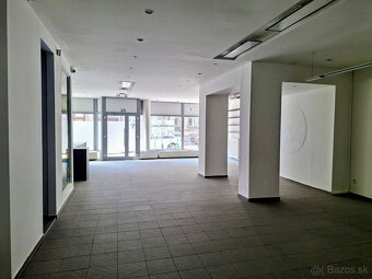 KOMERČNÝ PRIESTOR O VÝMERE 187 M2 S VÝKLADMI DO ULICE - VYSO - 4