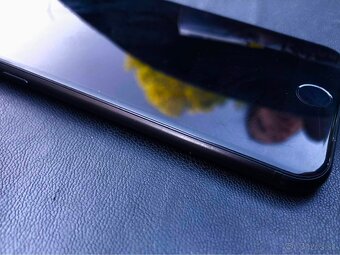 Predám IPhone SE 2020 64GB Black v TOP stave. - 4