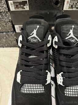 Air Jordan 4 Retro - White Thunder - 4
