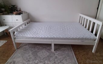 Biela posteľ s madracmi - 4