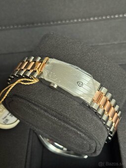 Omega Speedmaster Moonwatch - 4