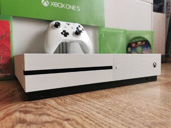 Xbox One S 1TB - 4