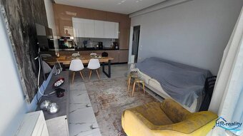 Sarandë – luxusný apartmán v novostavbe 40m od mora - 4