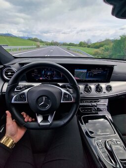 Mercedes Benz E Trieda E220d AMG Black Line - 4