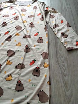 Nočná košeľa Kapybara, v. XL - 4