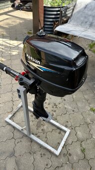 Predám závesný lodný motor Pársun licencia Yamaha 5 HP 4 tak - 4