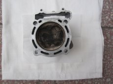Valec a spojkovy kos na Suzuki LTR-450 2009 - 4