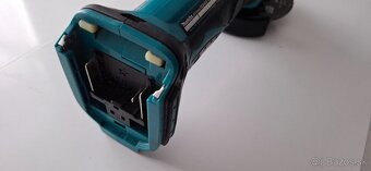 AKU Makita uhlova brúska DGA452 - 4