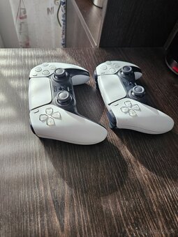 Predám ovládače PS5 DUALSENSE - 4