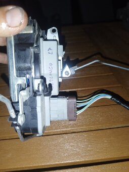 Ford Tranzit connect zámok ľavy predny - 4