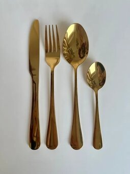 Svadobné a dekoračné doplnky – taniere, vázy, stojany, sviet - 4