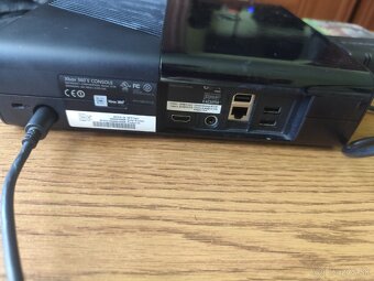 Xbox 360 E 250GB HDD - 4
