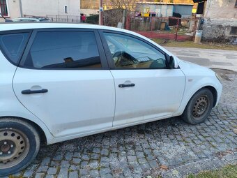 Kia ceed 1.6 crdi 84kw 6/2007 - 4
