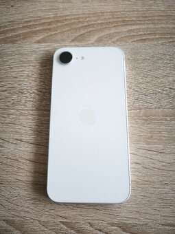 predám Iphone 16e, 128gb verzia - 4