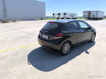 Peufgeot 208 - 4