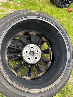 Predám zimné kolesá+pneumatiky Pirelli 255/40 R20 – Tesla Y - 4