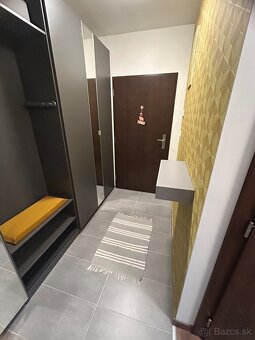 Na predaj moderný 2-izbový byt s loggiou, pivnicou a garážov - 4