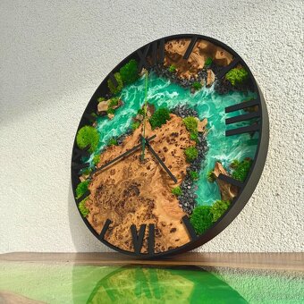 Machove hodiny s drevom a epoxidom 40cm drevene hodiny - 4