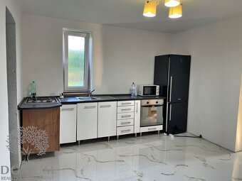 RD v Moravskom Lieskovom, pozemok 1168m2, rozsiahla rekonštr - 4