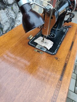 Starý šijací stroj, ale elektrický-funkčný - 4
