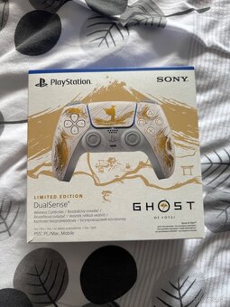 Ovládače na PS5 limited edition - 4