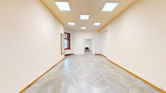 Na prenájom obchodný priestor s parkovaním v centre Trenčína - 4