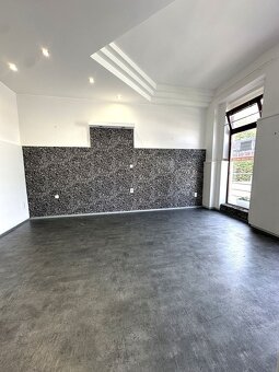 Obchodné - kancelárske priestory priamo v centre mesta Sereď - 4